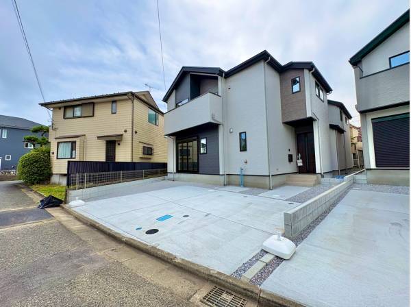 湘南の街並みに調和する端正な外観デザイン