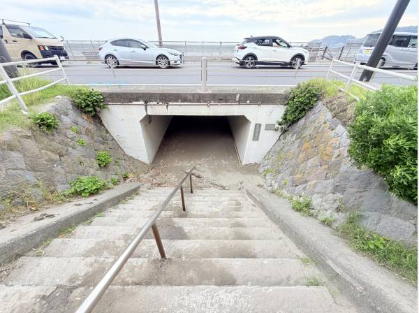 １分でこちらの嬉しい潜り抜けのトンネルへ