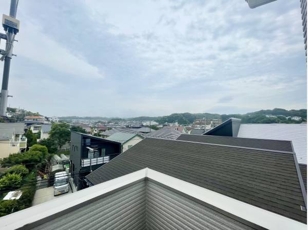 洋室バルコニーから鎌倉の自然が望めます
