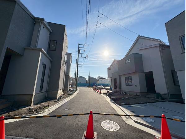 開発分譲地内に佇む新築戸建て