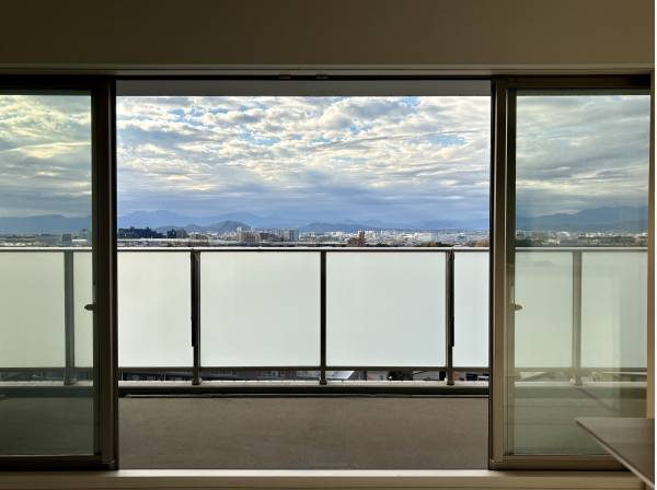 カーテンのいらない生活が可能です。