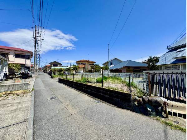 日当たりの良い建築条件なしの土地