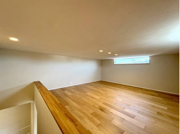 ロフト部分は、遊び心を感じる小さな隠れ家のような空間です。