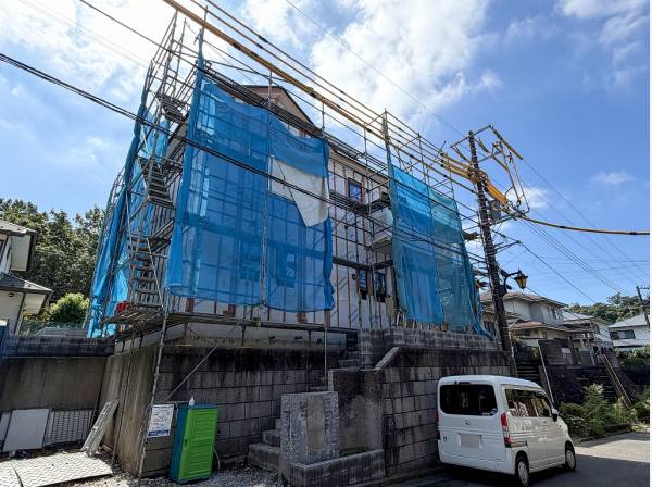 道路との高低差がプライバシーを守ります