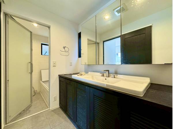 大きな鏡のある洗面スペース！