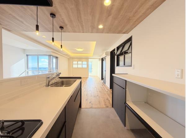 キッチンに立っていても海を感じる素敵なお部屋です♪