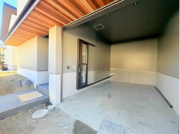 ガレージは約11.3帖もの広さ！車の整備もできそうですね！