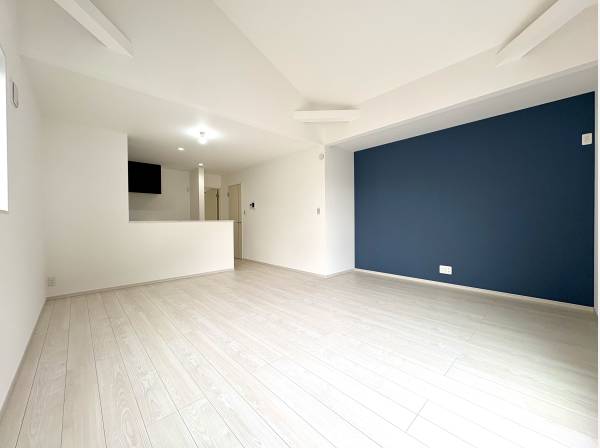 天井高で開放的なリビング空間です。