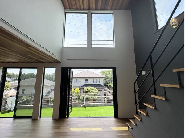 窓も多く明るいお家です