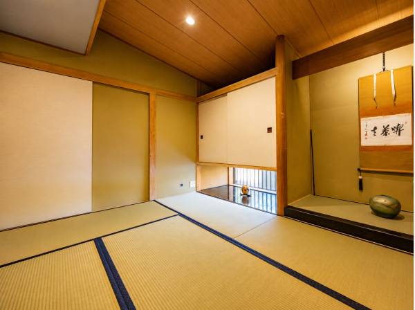 床の間を備えた本格和室。おもてなしや客間としても活躍する上質な空間です。