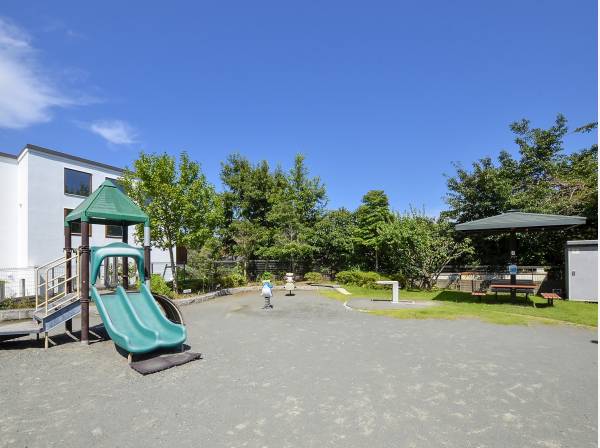 稲村ガ崎びわ公園まで徒歩5分（約400m）
