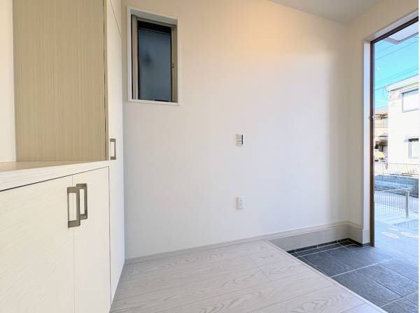 玄関も収納が豊富です