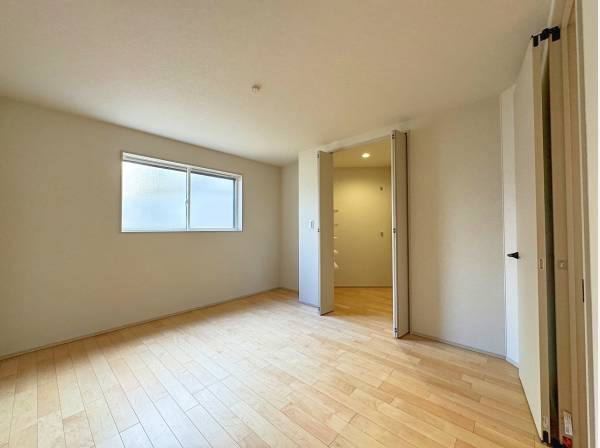 主寝室にはウォークインクローゼットが。