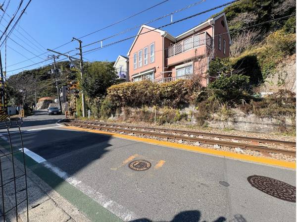 江ノ電が走る鎌倉らしい立地です