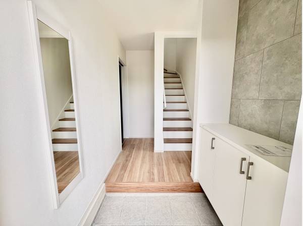 玄関も広くて開放的です。