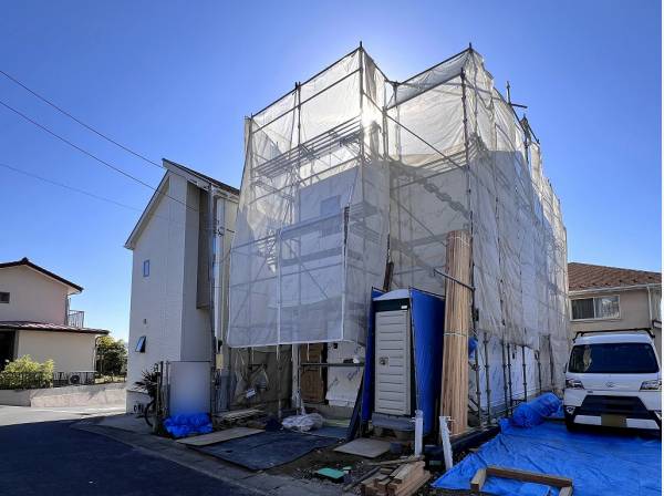 接道側は窓が少なくプライバシーの守られた暮らしが叶いそうです