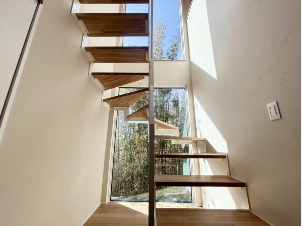 玄関からは借景がお出迎えです