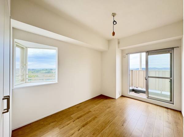 玄関側の居室のバルコニーからは富士山も見えます！