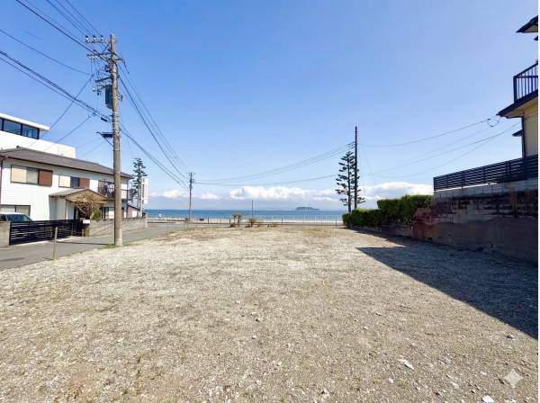 敷地面積は約156.7坪の広大な広さを誇ります。