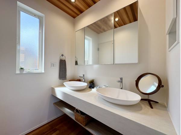 洗面台は2ボウルタイプ！