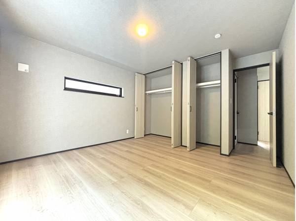 洋室は4部屋ございます