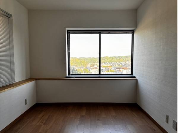 どのお部屋からも自然を望む高台ならではの眺望が魅力
