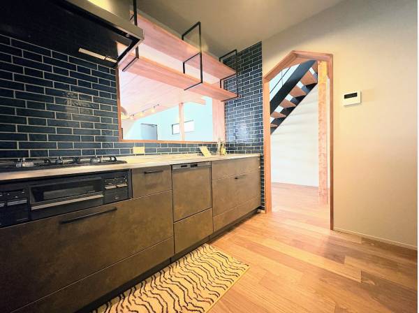 思わず料理したくなる対面式キッチン