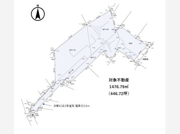 敷地面積1,476.79㎡（約446.72坪）の広大な土地。