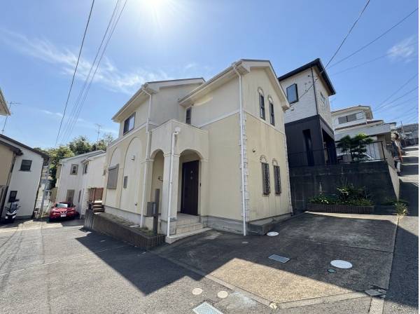 カースペース２台、角地の開放感ある住まいです！