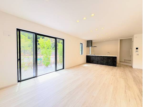 LDKは約24.1帖、開放感が感じられます