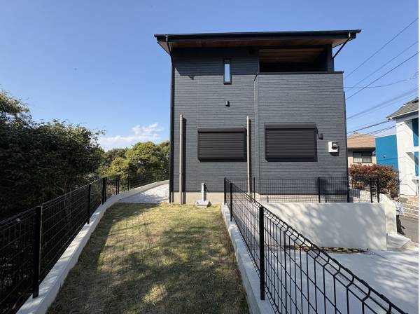 芝生の庭があるので、ここでBBQもできますよ！