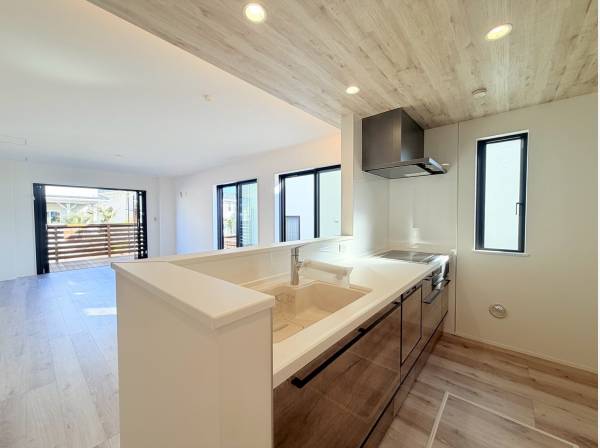 カリフォルニアテイストの湘南らしいシステムキッチン