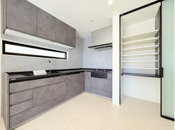 収納豊富なキッチン