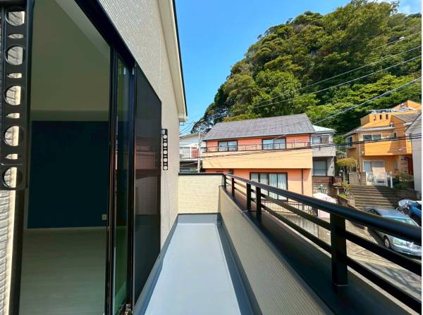 2階リビングから出ることができるバルコニー、自然が気持ち良い！