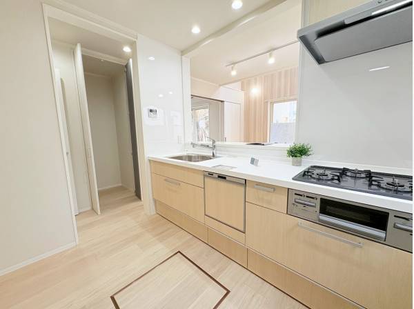 家族の顔が見える対面式キッチン