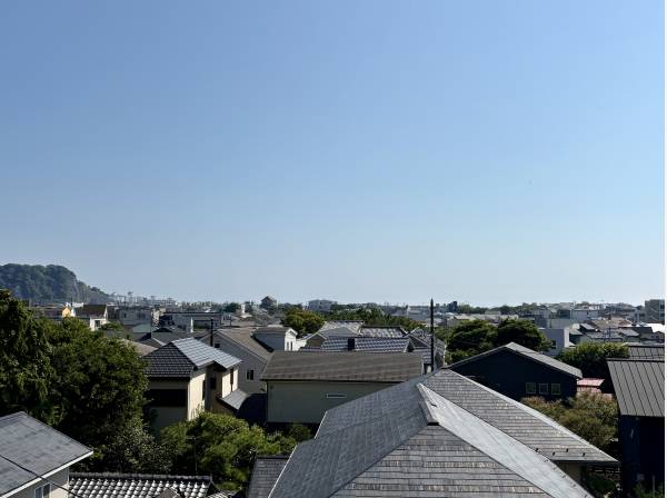 海を遠望し鎌倉の街並みを眺めます。