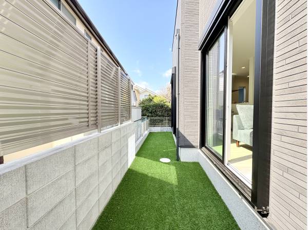 芝生付きの裏庭です