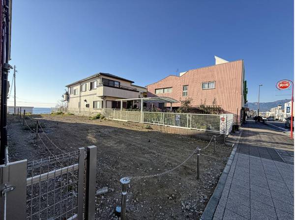 国道１号線に面しており、商業利用にも適しています