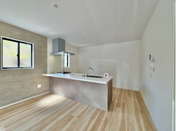 対面キッチンはお子様を安心して遊ばせながら家事ができます