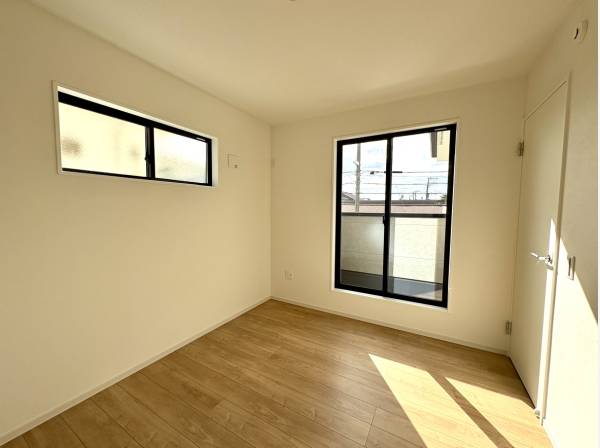 陽だまりができる窓辺が毎日の気分をそっと明るくしてくれます