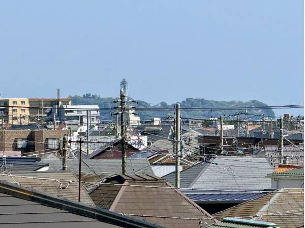 江ノ島を望みます。