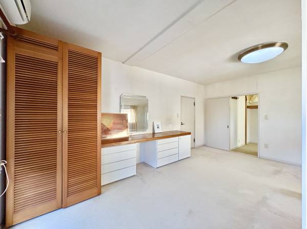 居室にはパウダースペース、大きな収納、とても便利な工夫があります