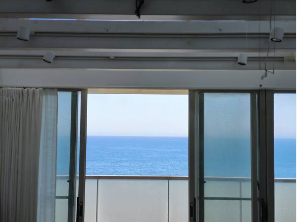リビングルからは海を望む贅沢な時間