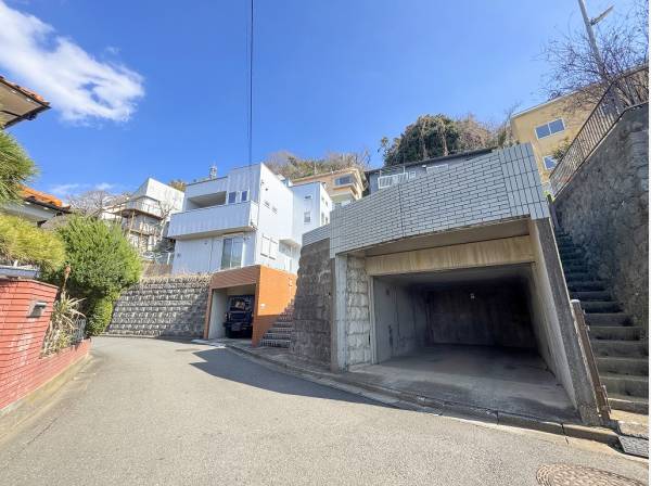 自然の気配を感じられる長閑な住宅街