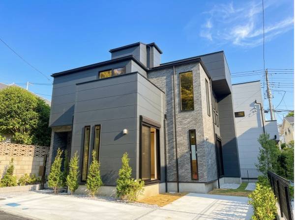 スタイリッシュな外観が目を惹くお住まい