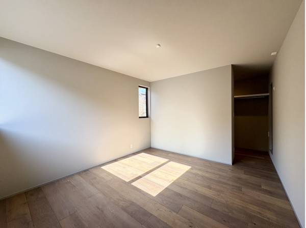 居室は2階に3部屋ございます