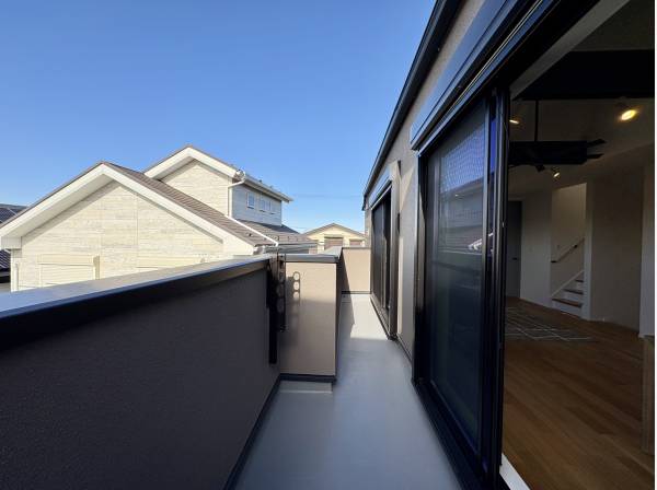 LDKと繋がるワイドバルコニー