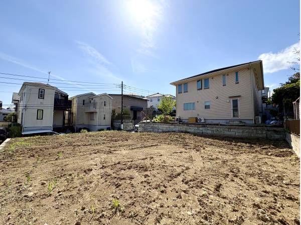 広がりのある整形地の現地
建物プランを描きやすい敷地