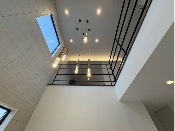 玄関ホールで階段と一体化しています