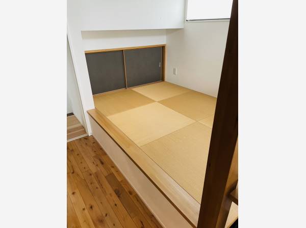 リビング横には畳コーナー